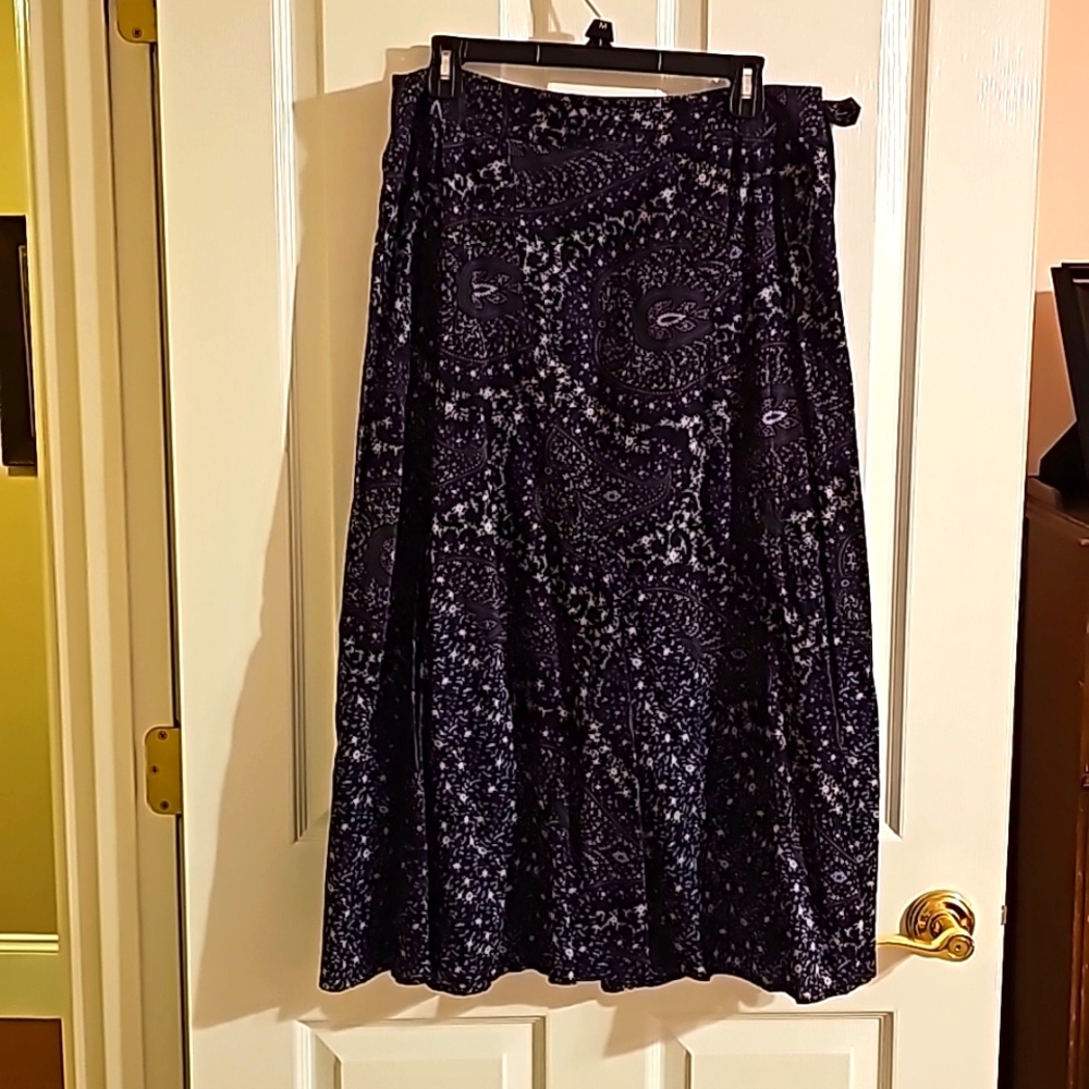 Charter club skirt size 10, black, purple, grey EUC